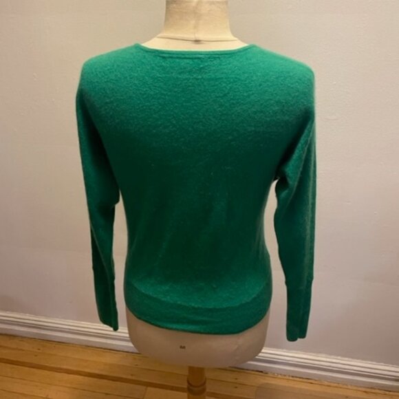 Elie Tahari 100% Cashmere V-Neck dolman sleeve sweater in emerald green - Picture 3 of 6